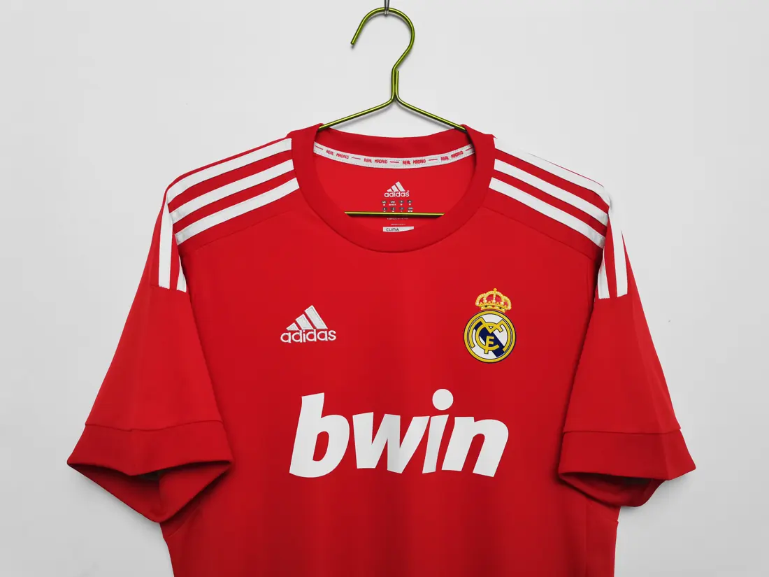 Foto 5 de Temporada 2011/12 Real Madrid tercera retro 2A