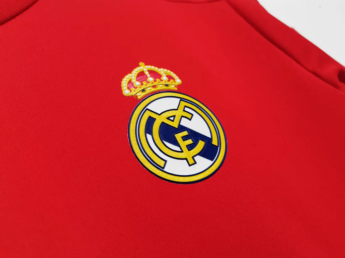 Foto 8 de Temporada 2011/12 Real Madrid tercera retro 2A