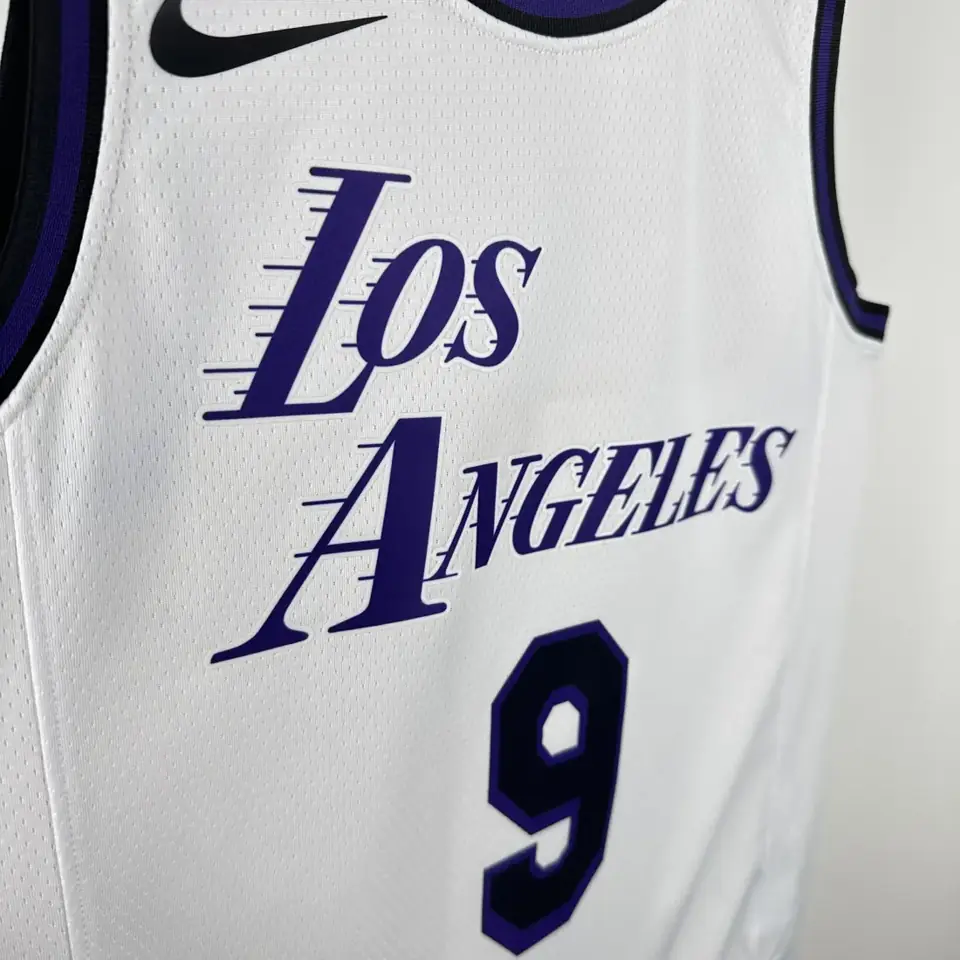 Foto 2 de Temporada 23 Lakers Edición Ciudad Nº 9 Bronny