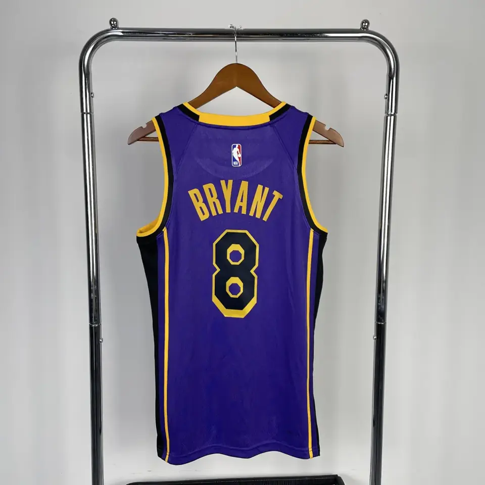 Foto 2 de Temporada 23 Lakers edición Jumpman número 8 Kobe