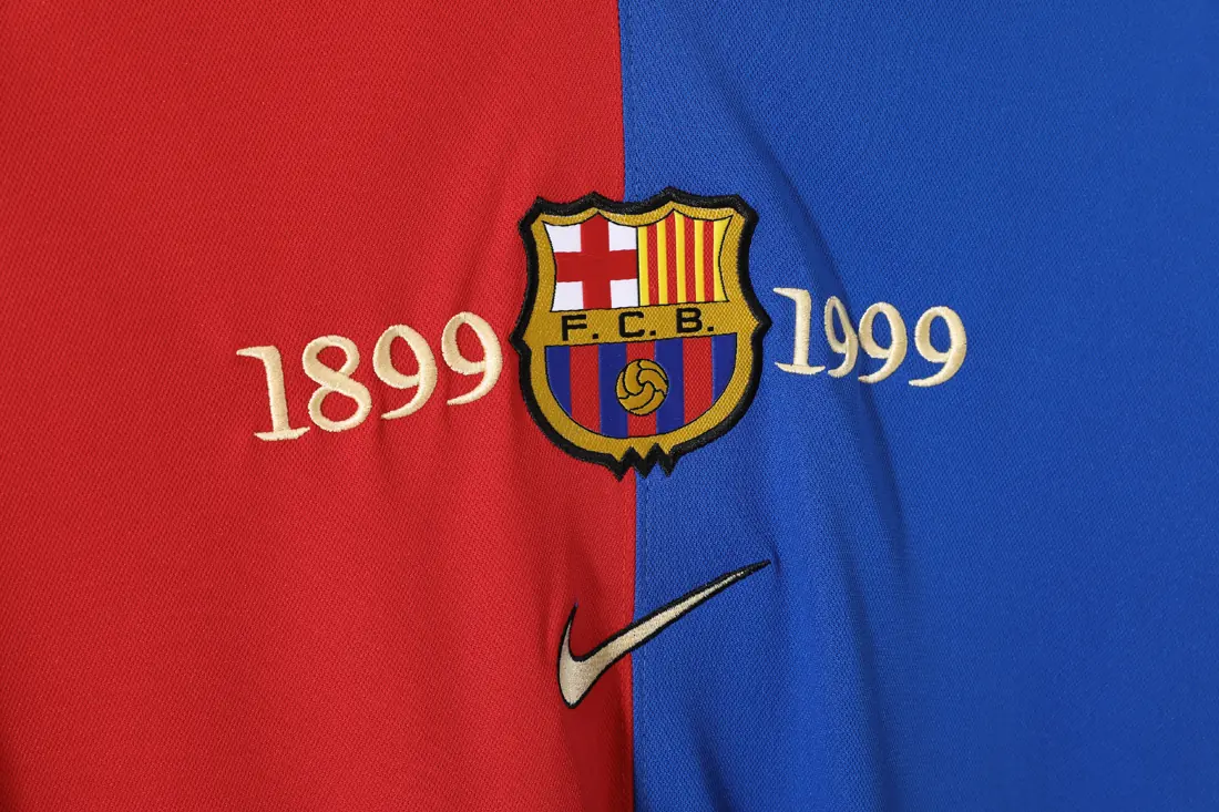 Foto 4 de Manga larga: Temporada 1999/00 FC Barcelona local edición centenario retro 3B