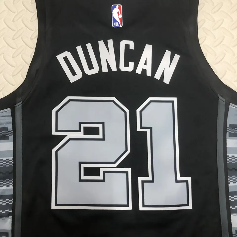 Foto 6 de Temporada 23 Spurs edición Jumpman número 21 Duncan
