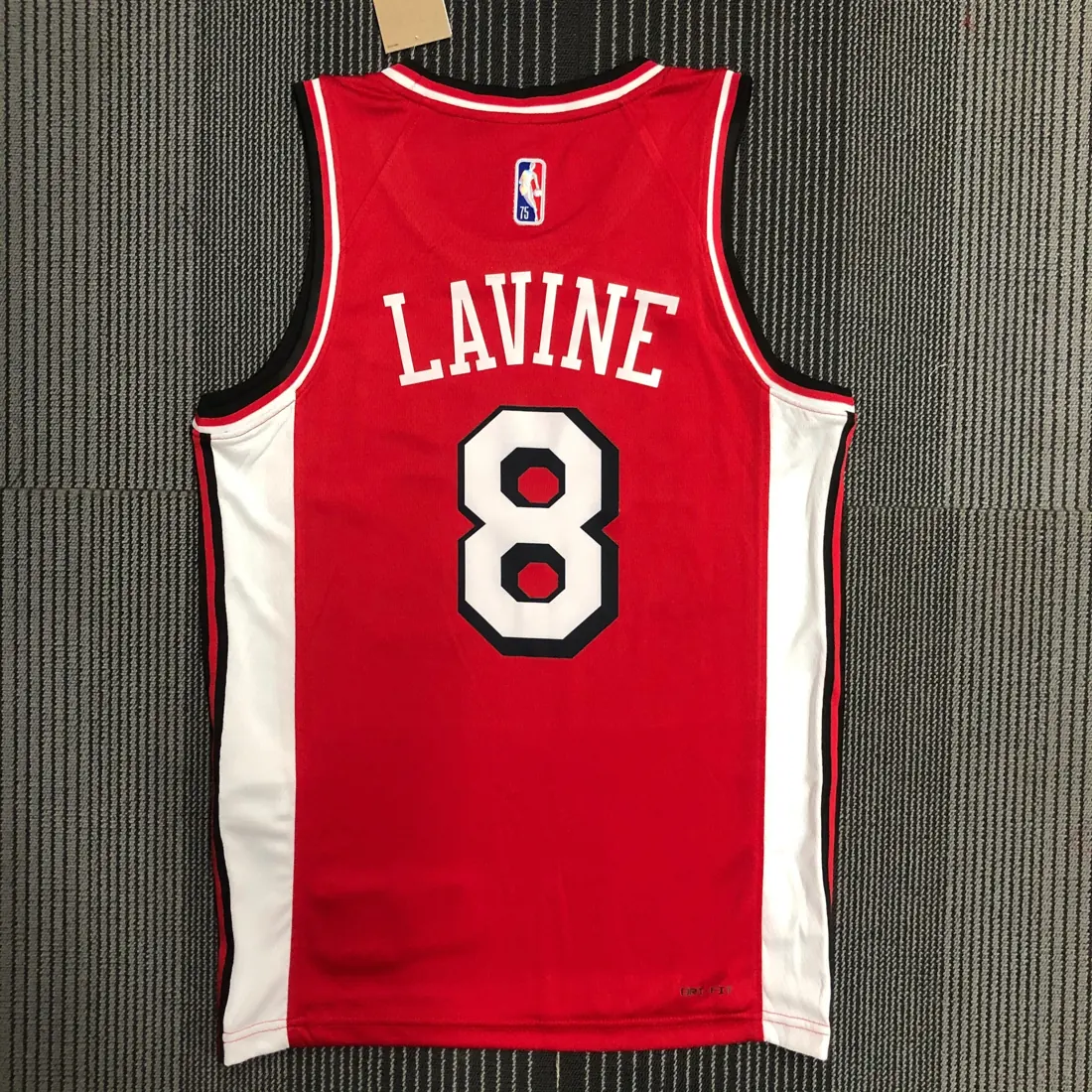 Foto 2 de Temporada 22 Chicago Bulls edición ciudad n.º 8 Zach LaVine