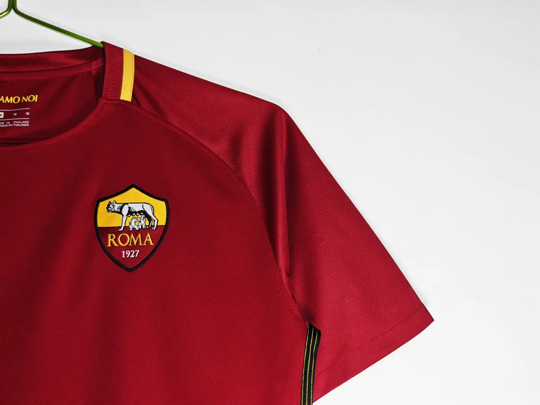Foto 4 de Temporada 2017/18 Roma local retro5 A