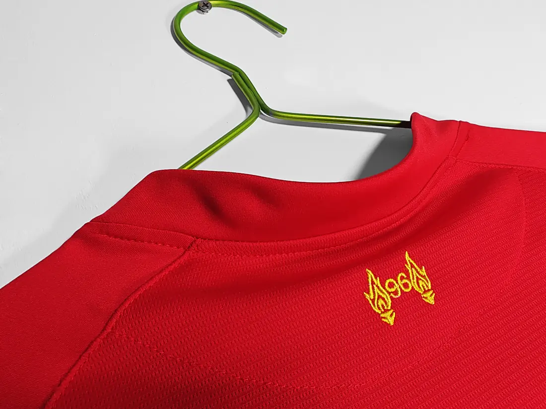 Foto 3 de Temporada 2013/14 Liverpool local retro 5A