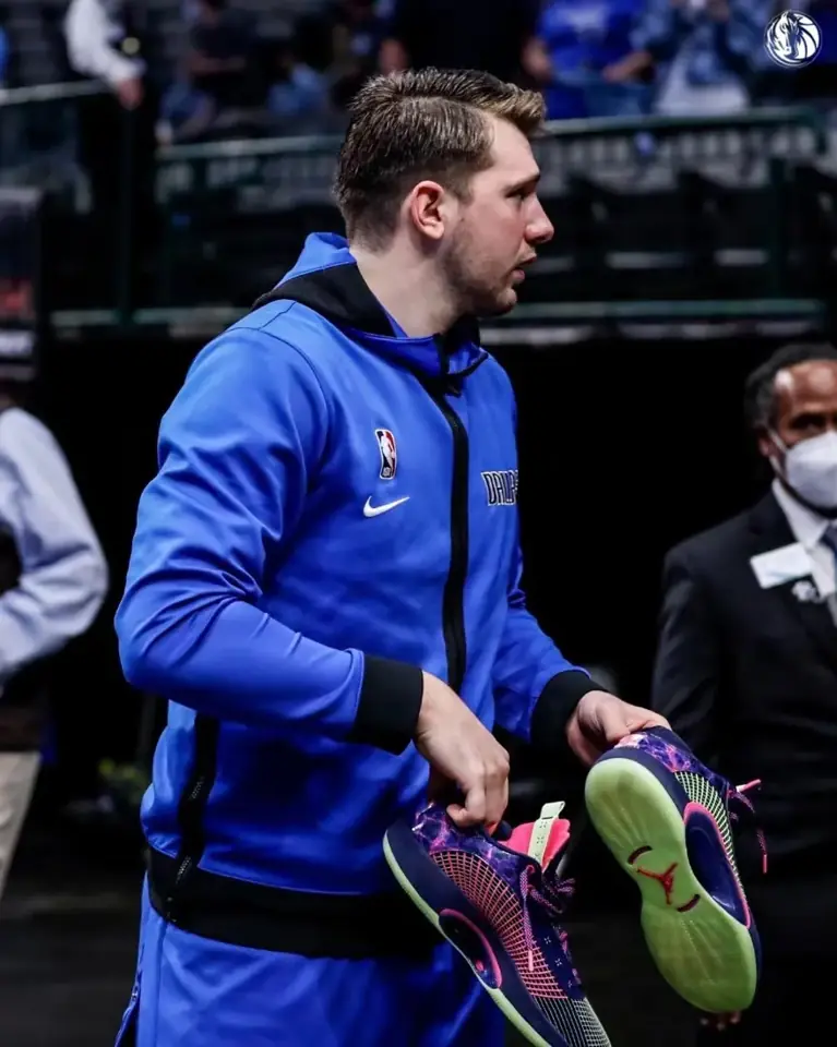 Foto 6 de Producto auténtico de tienda oficial internacional: versión de jugador GI chaqueta de calentamiento de los Mavericks de Dallas