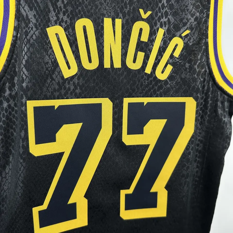 Foto 3 de Infantil: temporada 23 Lakers piel de serpiente número 77 Dončić