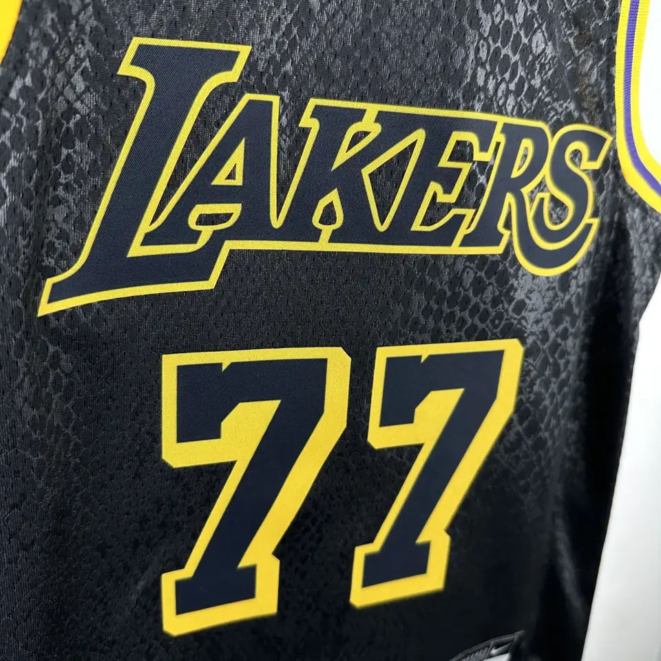 Foto 5 de Infantil: temporada 23 Lakers piel de serpiente número 77 Dončić