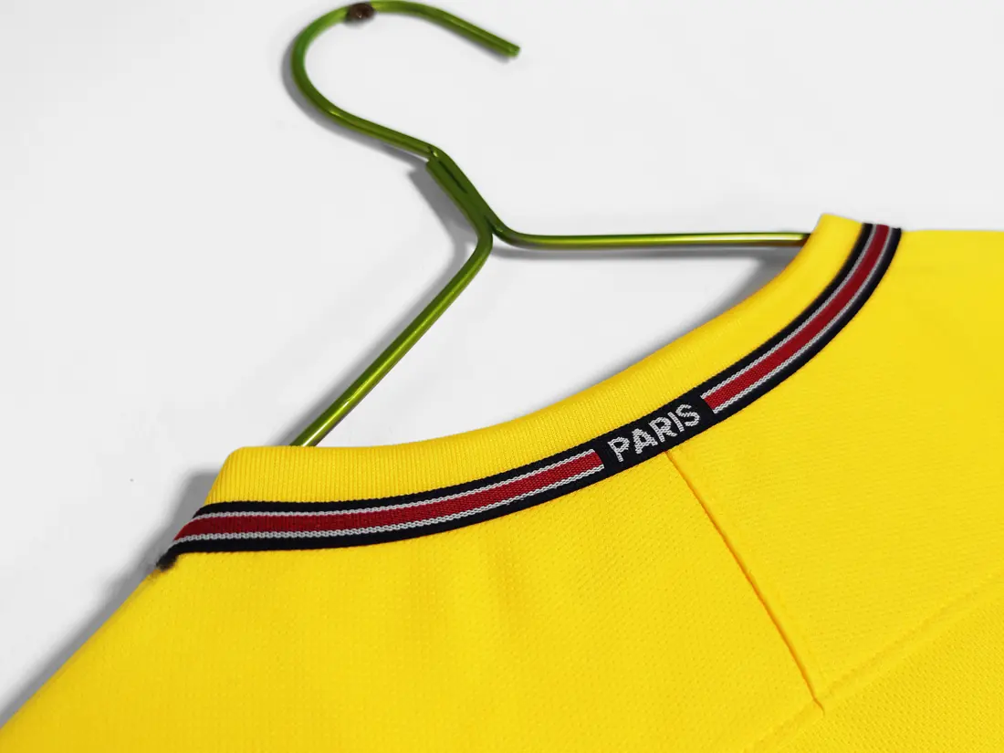 Foto 5 de Temporada 2017/18 Paris Saint-Germain visitante amarillo retro 8A