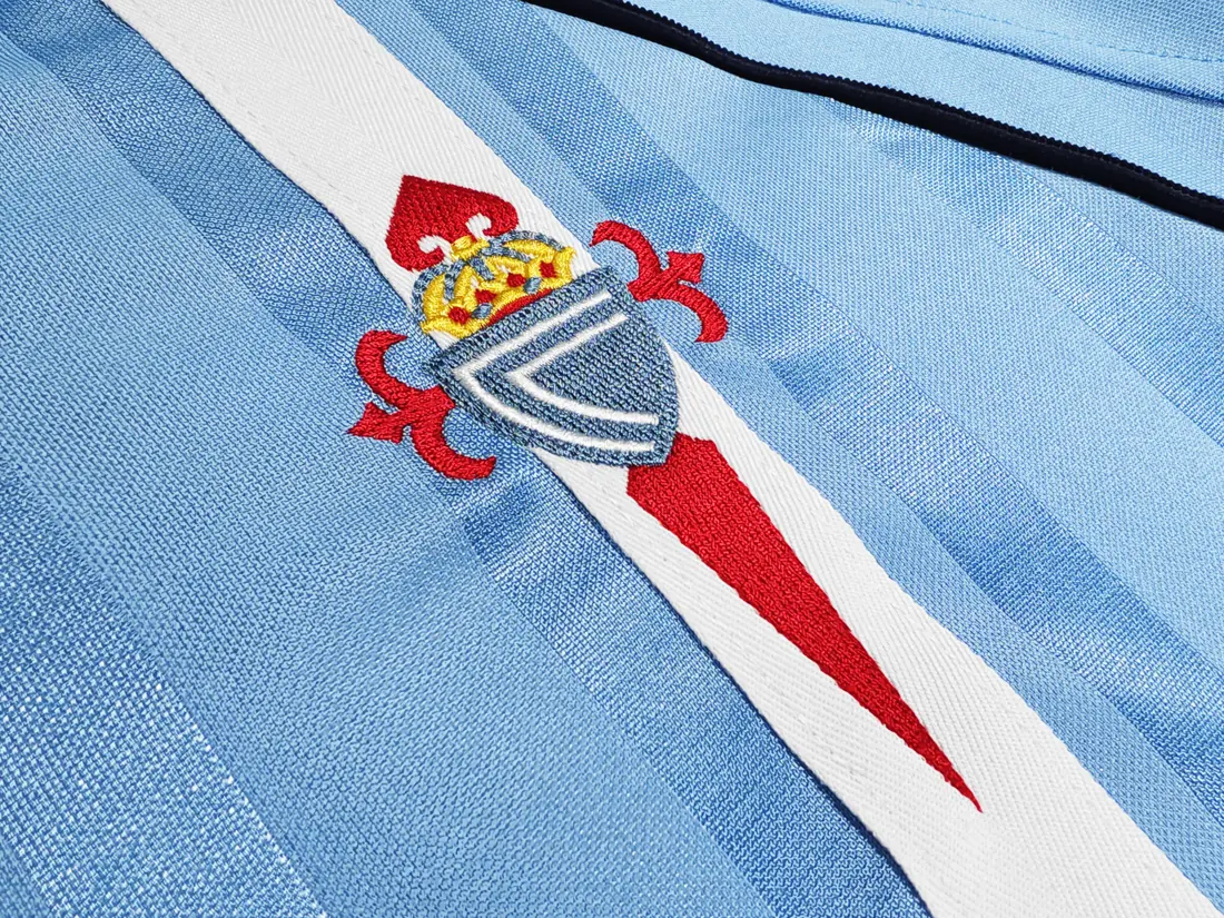 Foto 3 de Temporada 2001/02 Celta local azul 0B
