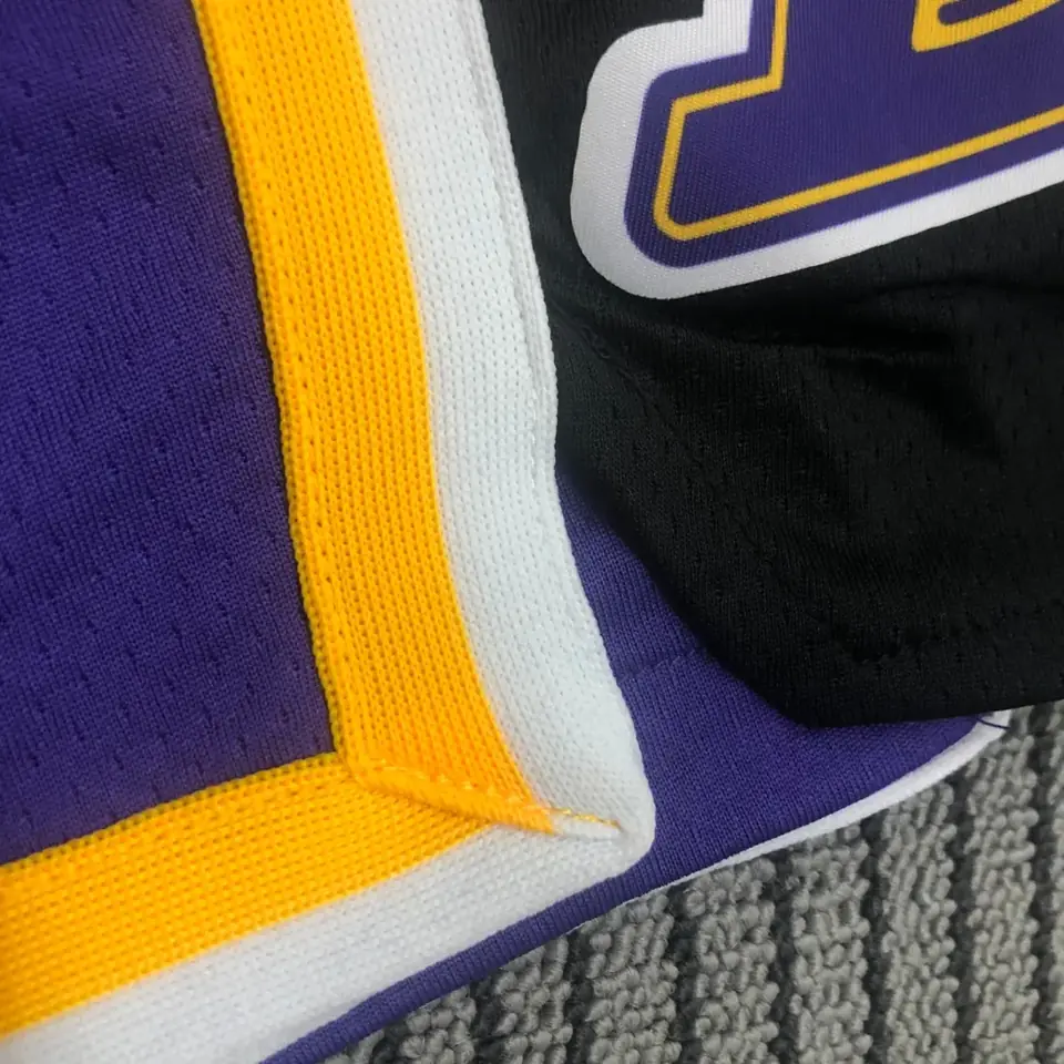 Foto 6 de Pantalones cortos morados modelo Air de los Lakers, temporada 21