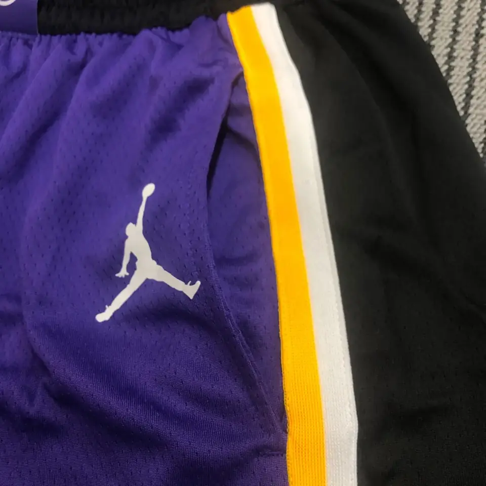 Foto 7 de Pantalones cortos morados modelo Air de los Lakers, temporada 21