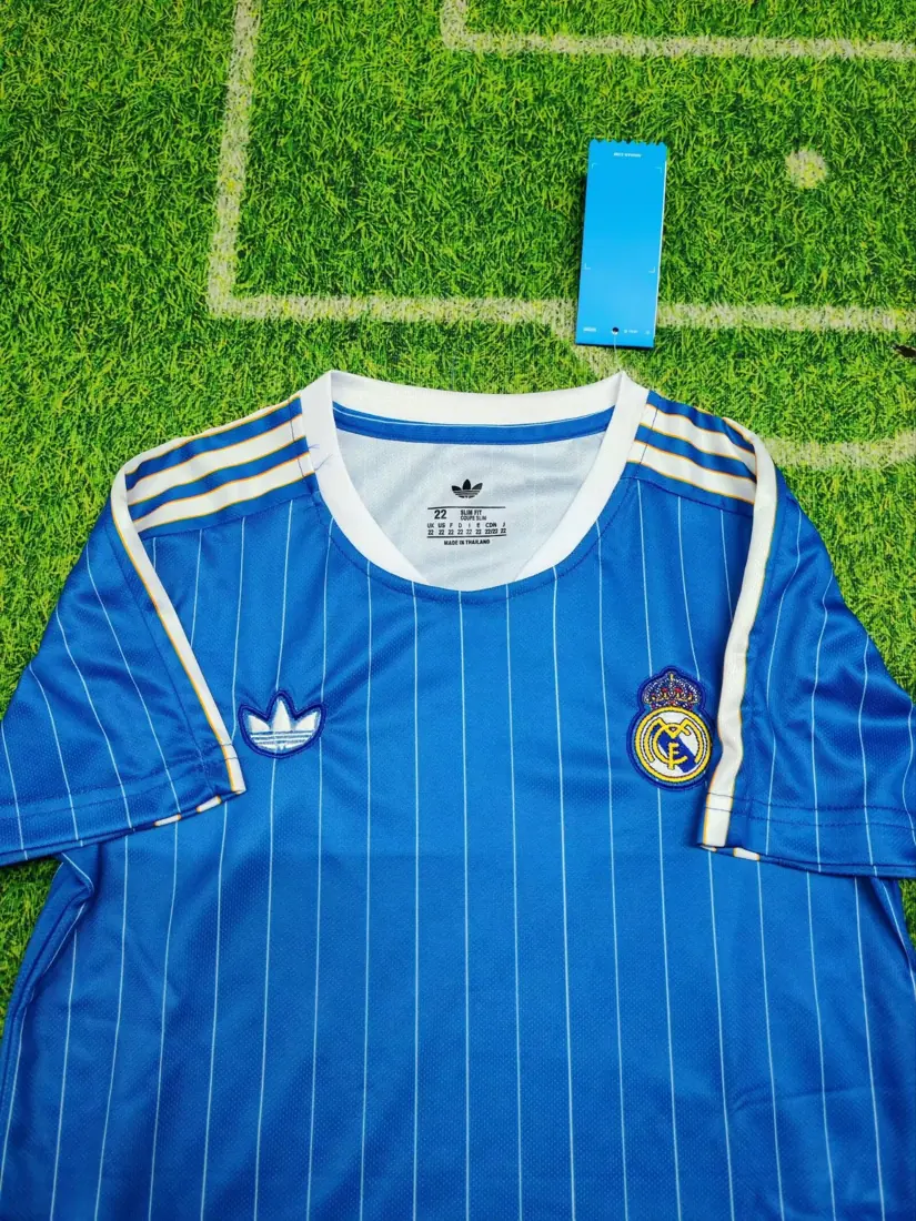 Foto 2 de 26-27 Real Madrid edición especial azul infantil