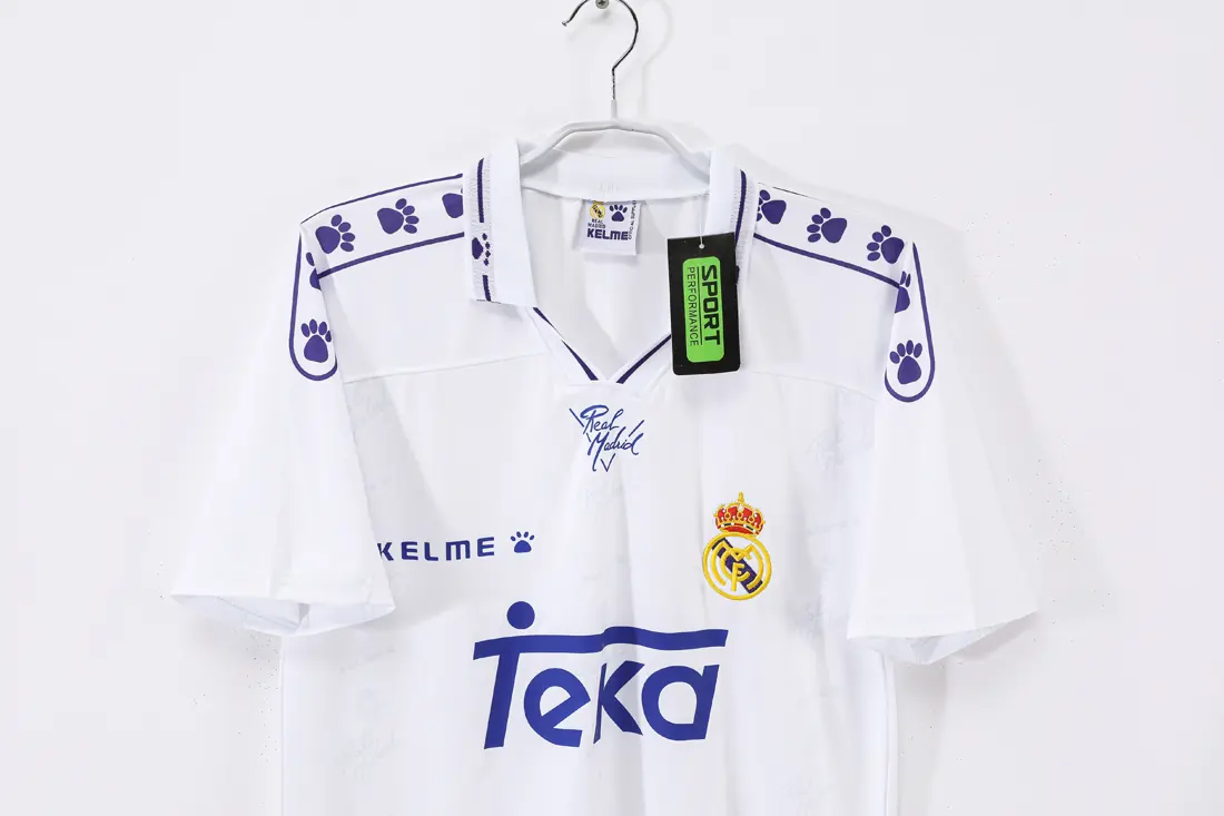 Foto 5 de Temporada 1994/96 Real Madrid local retro 5 A