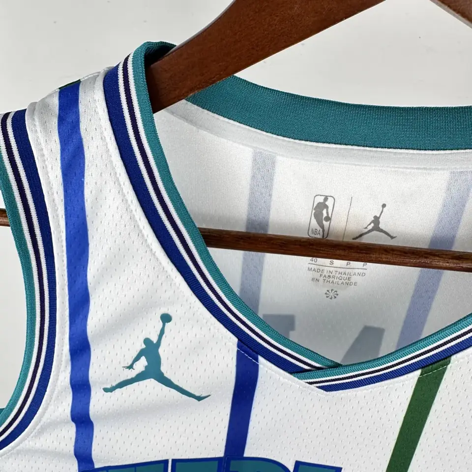 Foto 4 de Temporada 2019 Hornets retro blanco nº 1 Ball