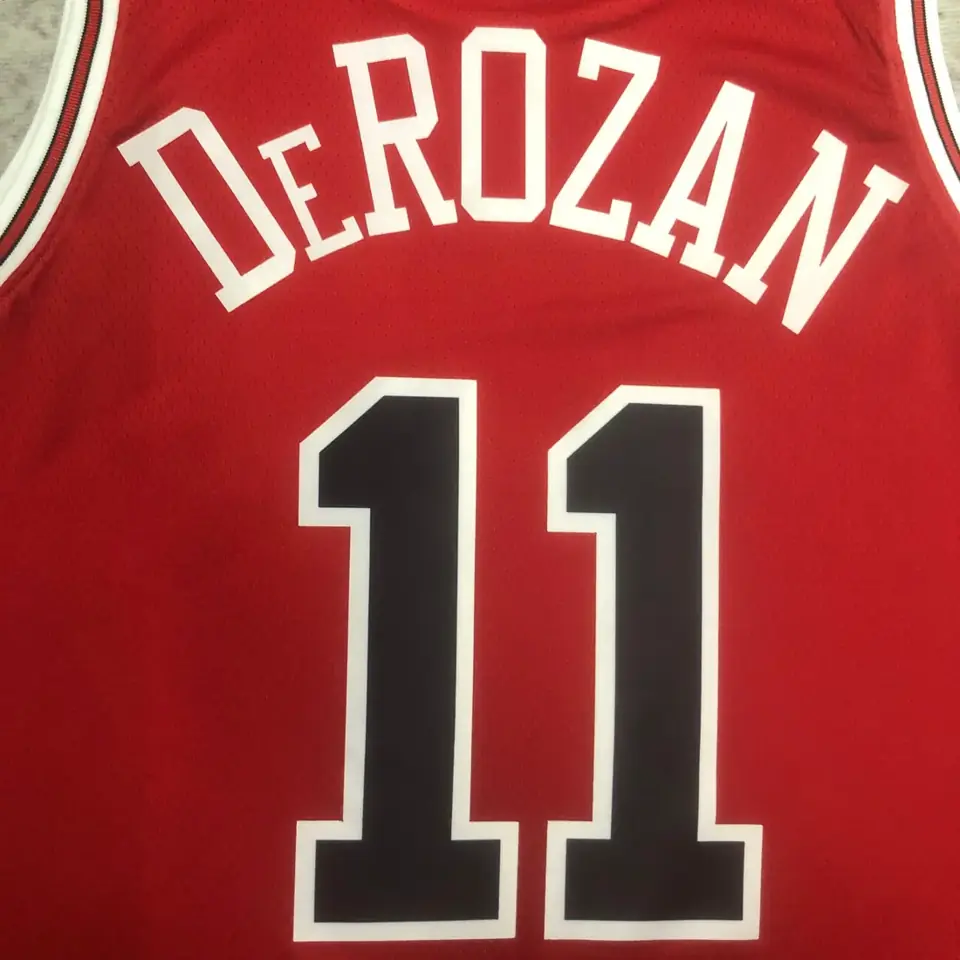 Foto 2 de Temporada 23 Chicago Bulls rojo n.º 11 DeRozan