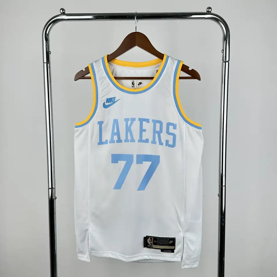 Foto 1 de Temporada 23 Lakers Retro n.º 77 Doncic