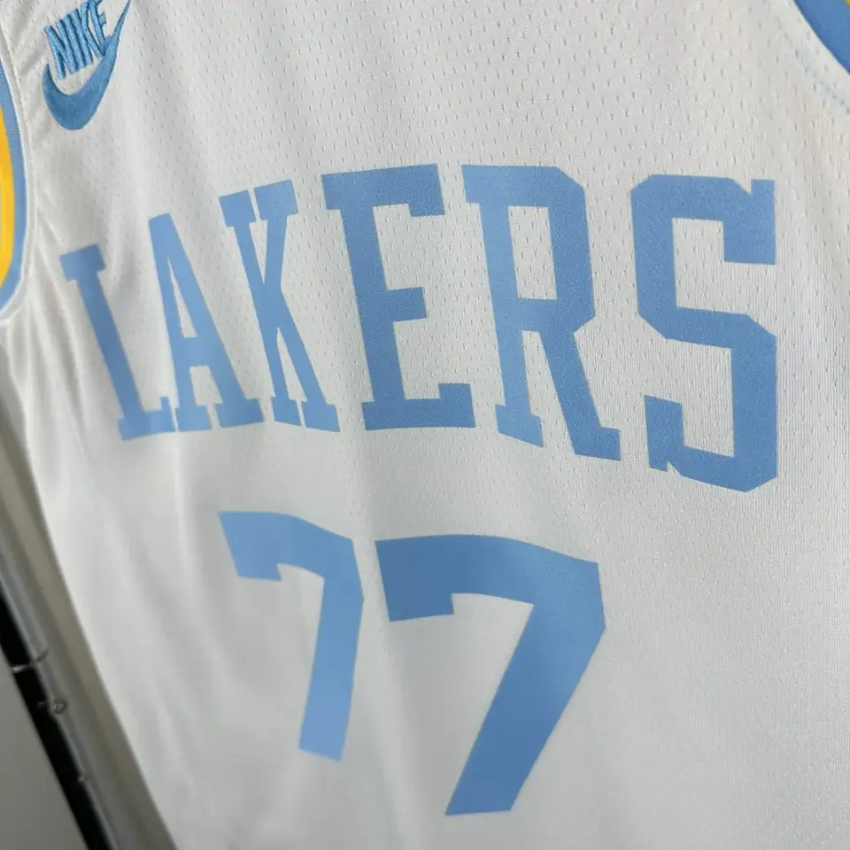 Foto 6 de Temporada 23 Lakers Retro n.º 77 Doncic