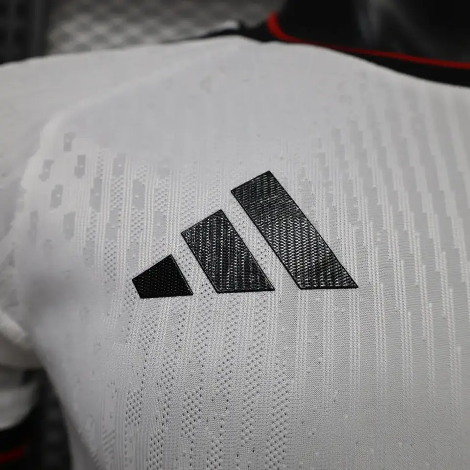 Foto 8 de Camiseta blanca del estadio del Fulham (temporada 26-27), tallas S-2XL