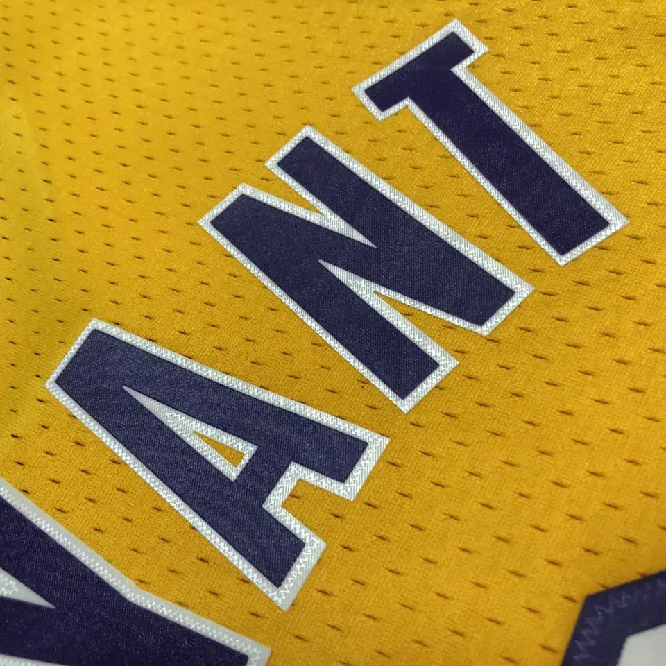 Foto 3 de Camiseta retro termosellada MN: SW de los Lakers temporada 99/00, cuello en V, amarilla, número 8 Kobe