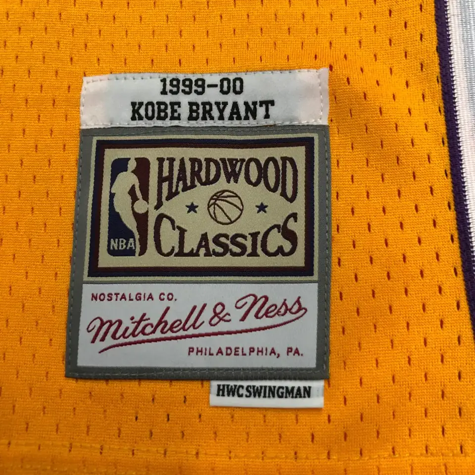 Foto 8 de Camiseta retro termosellada MN: SW de los Lakers temporada 99/00, cuello en V, amarilla, número 8 Kobe