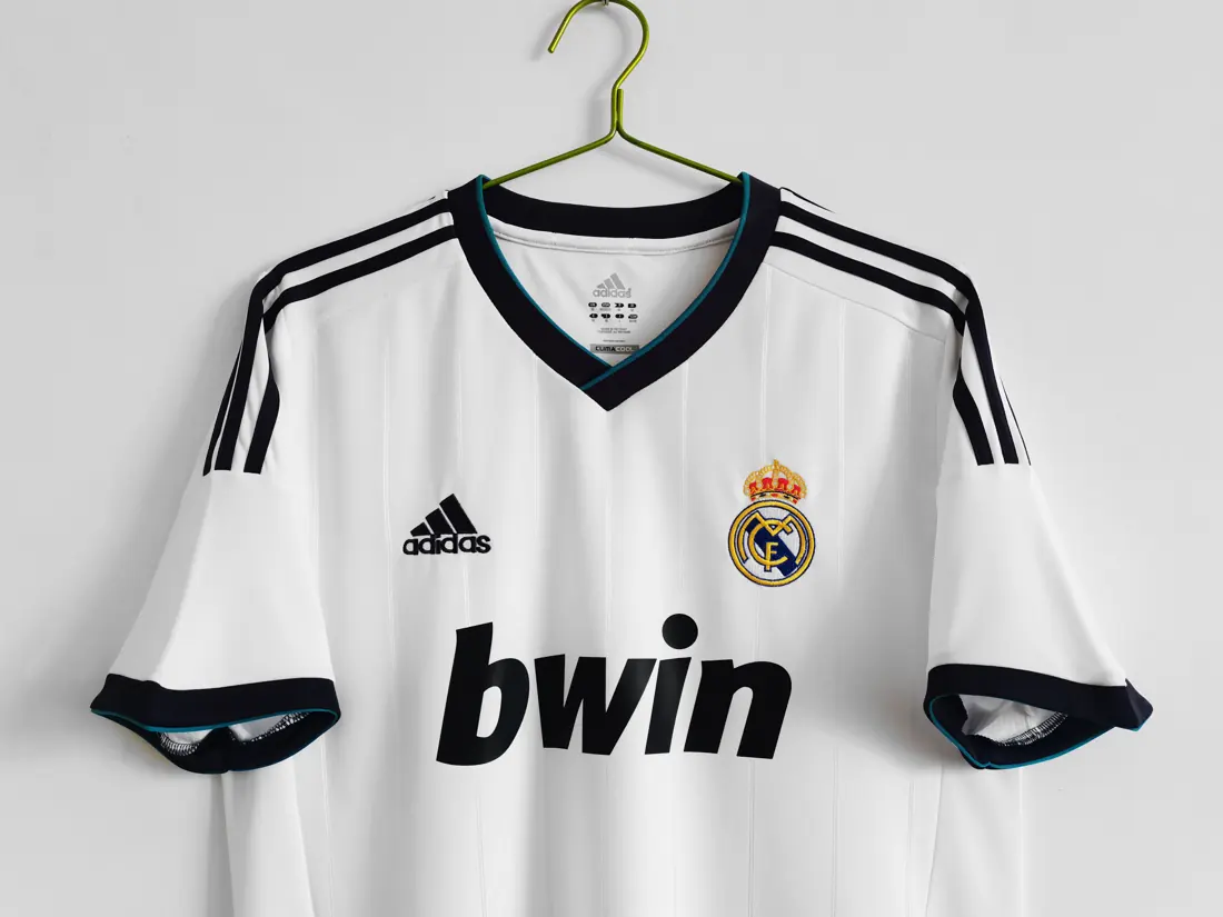 Foto 3 de Temporada 2012/13 Real Madrid primera equipación retro 5A