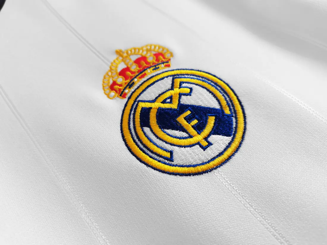 Foto 7 de Temporada 2012/13 Real Madrid primera equipación retro 5A