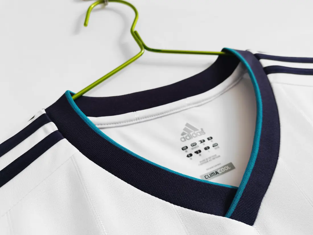 Foto 8 de Temporada 2012/13 Real Madrid primera equipación retro 5A