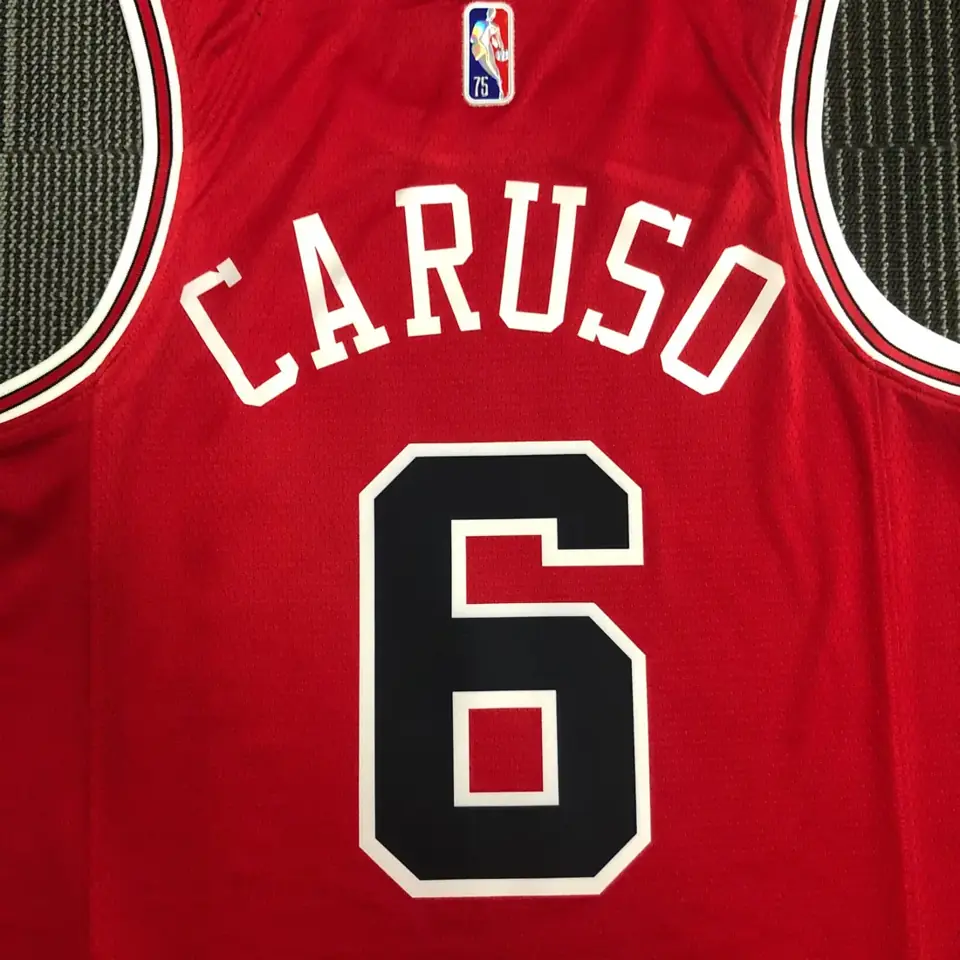Foto 8 de 75 aniversario Bulls número 6 Caruso