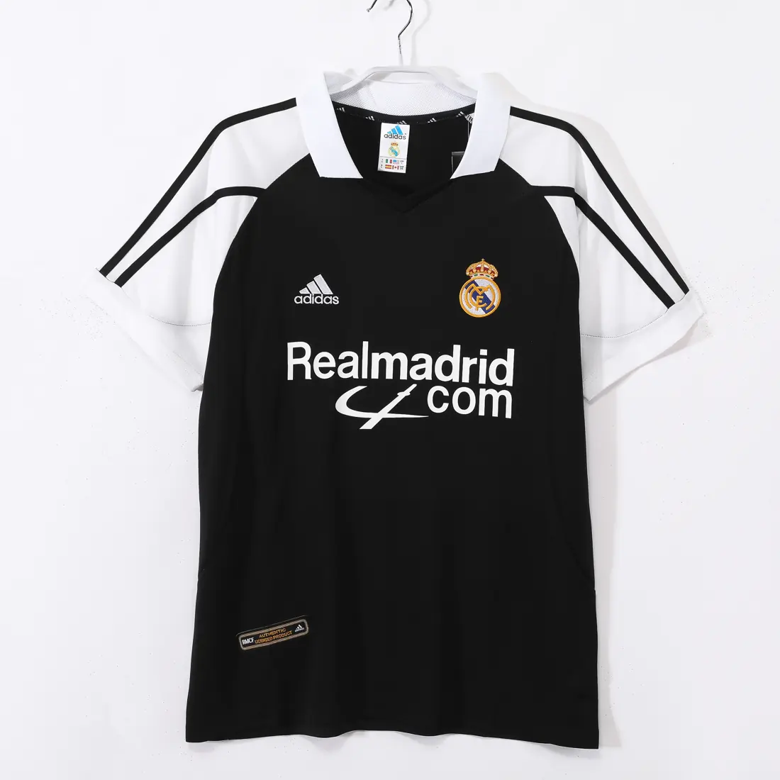 Foto 1 de Temporada 2001/02 Real Madrid visitante retro 8A