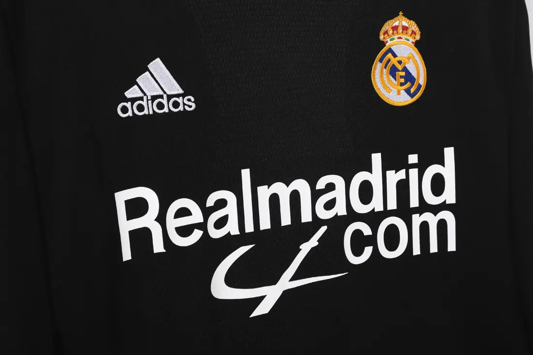 Foto 8 de Temporada 2001/02 Real Madrid visitante retro 8A