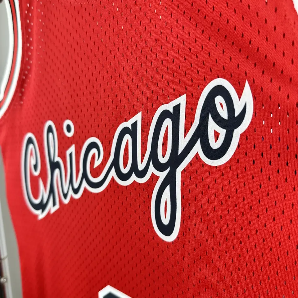Foto 4 de Camiseta retro con estampado térmico MN: Bulls Swingman temporada 84/85 Novato roja #23 Jordan