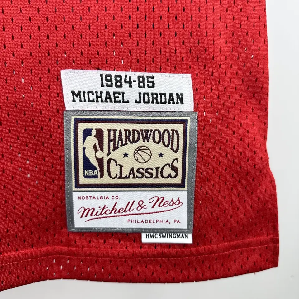 Foto 5 de Camiseta retro con estampado térmico MN: Bulls Swingman temporada 84/85 Novato roja #23 Jordan