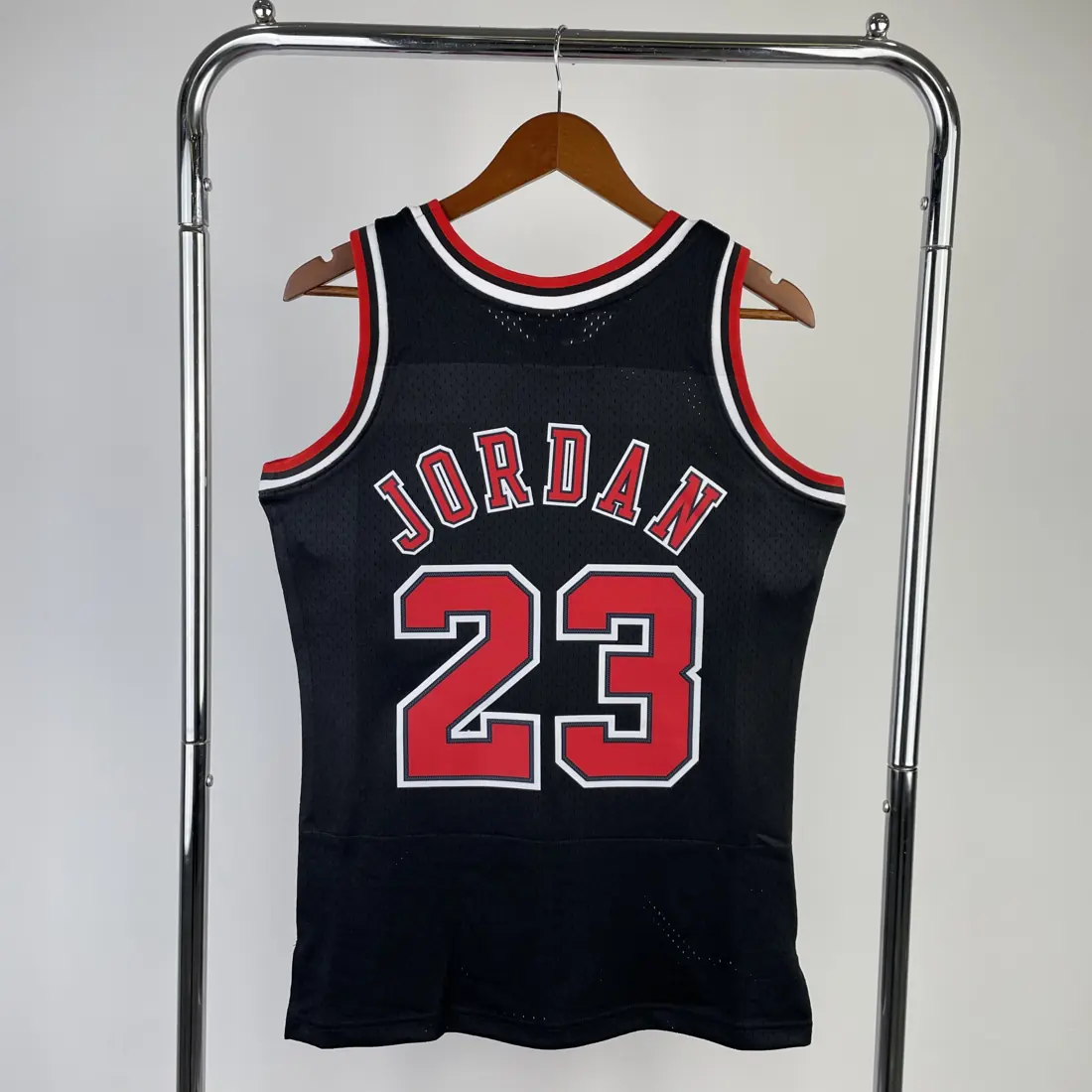 Foto 2 de MN camiseta retro termoimpresa: SW Chicago Bulls temporada 98 color negro nº23 Jordan