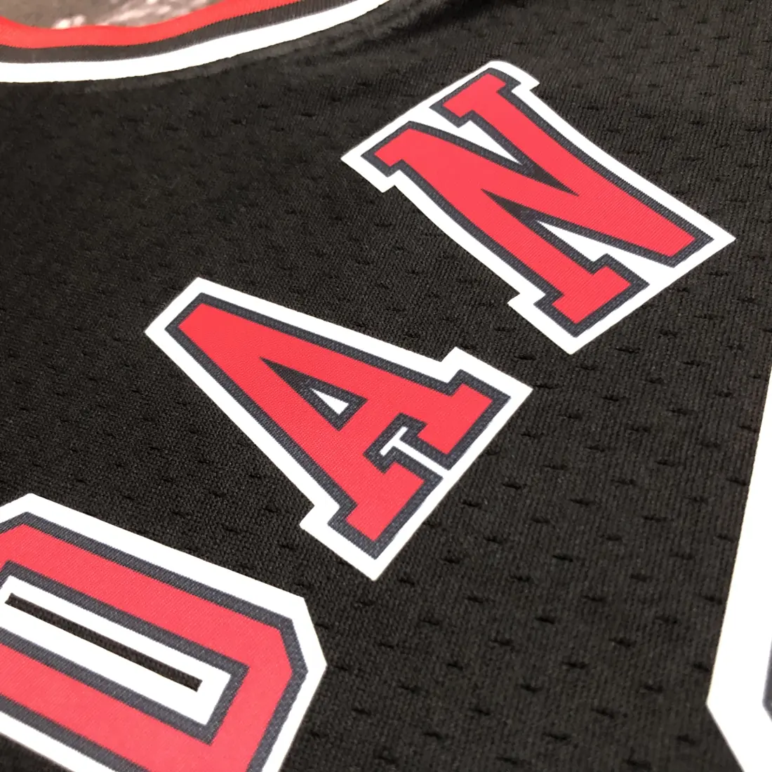 Foto 6 de MN camiseta retro termoimpresa: SW Chicago Bulls temporada 98 color negro nº23 Jordan