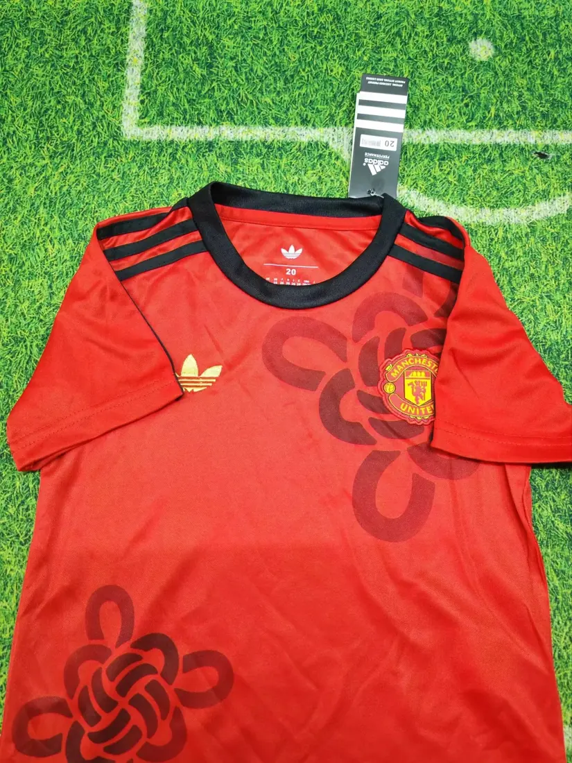 Foto 3 de 26-27 Manchester United edición especial roja