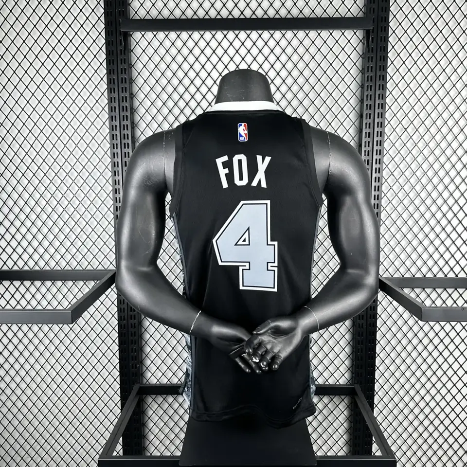 Foto 2 de Temporada 23 Spurs Versión Jumpman número 4 Fox
