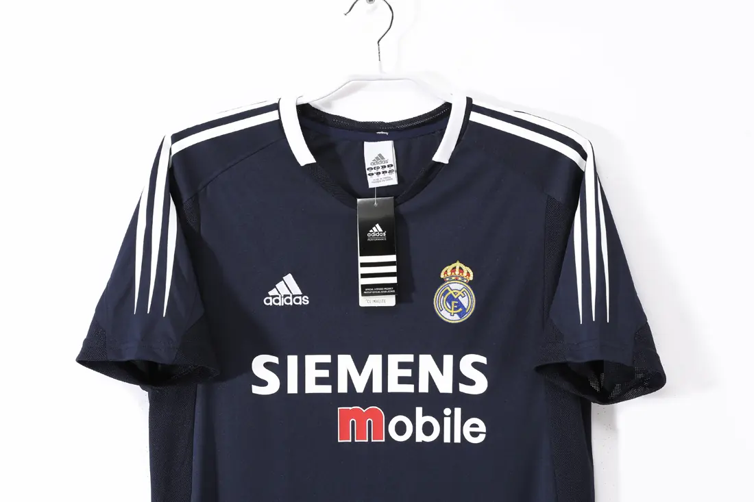 Foto 5 de Temporada 2004/05 Real Madrid visitante 8A