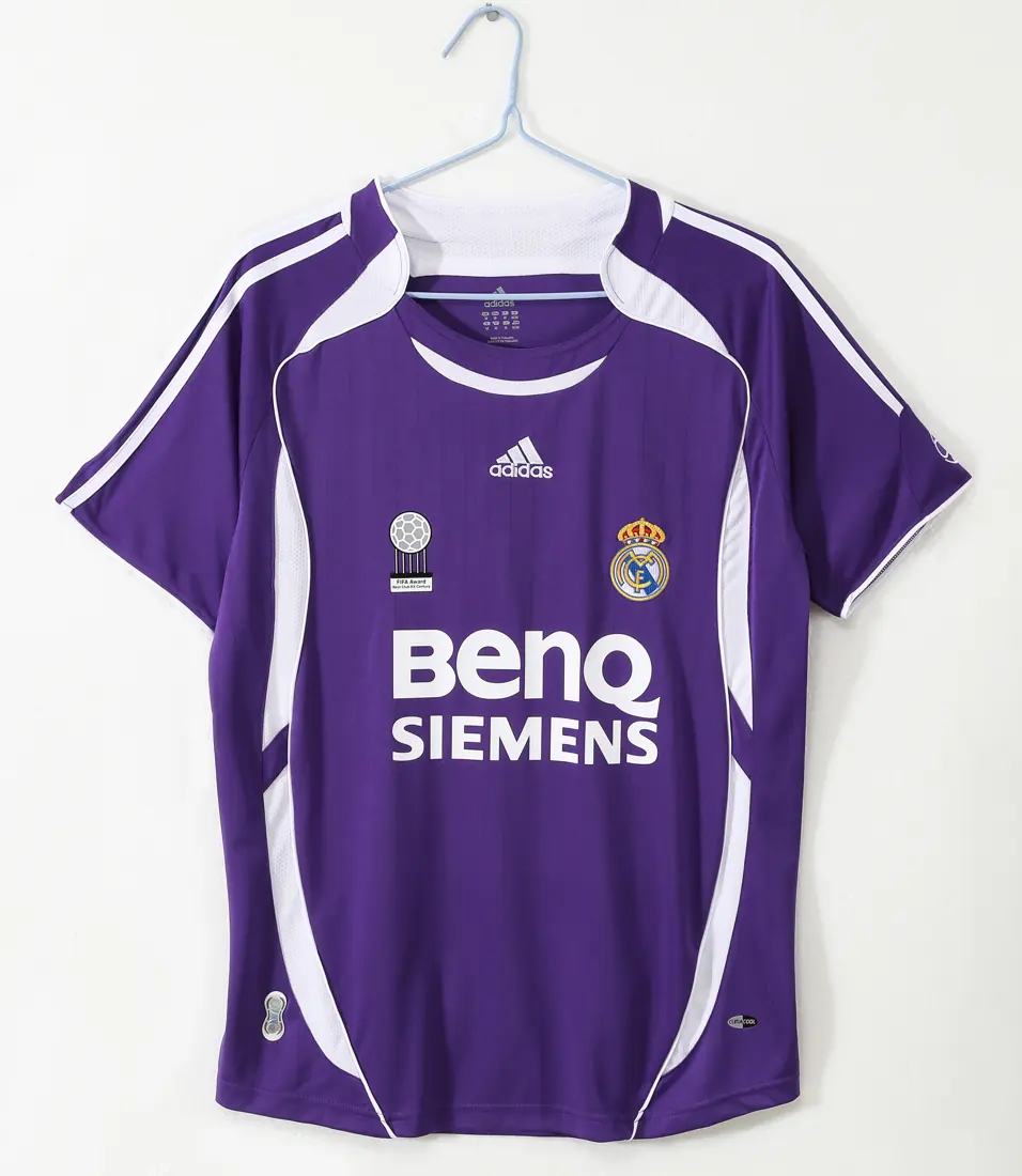 Foto 1 de Temporada 2006/07 Real Madrid morado 8A