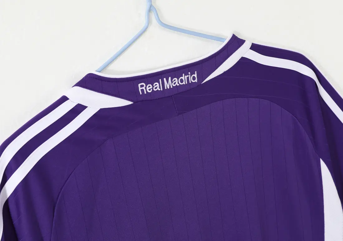 Foto 6 de Temporada 2006/07 Real Madrid morado 8A