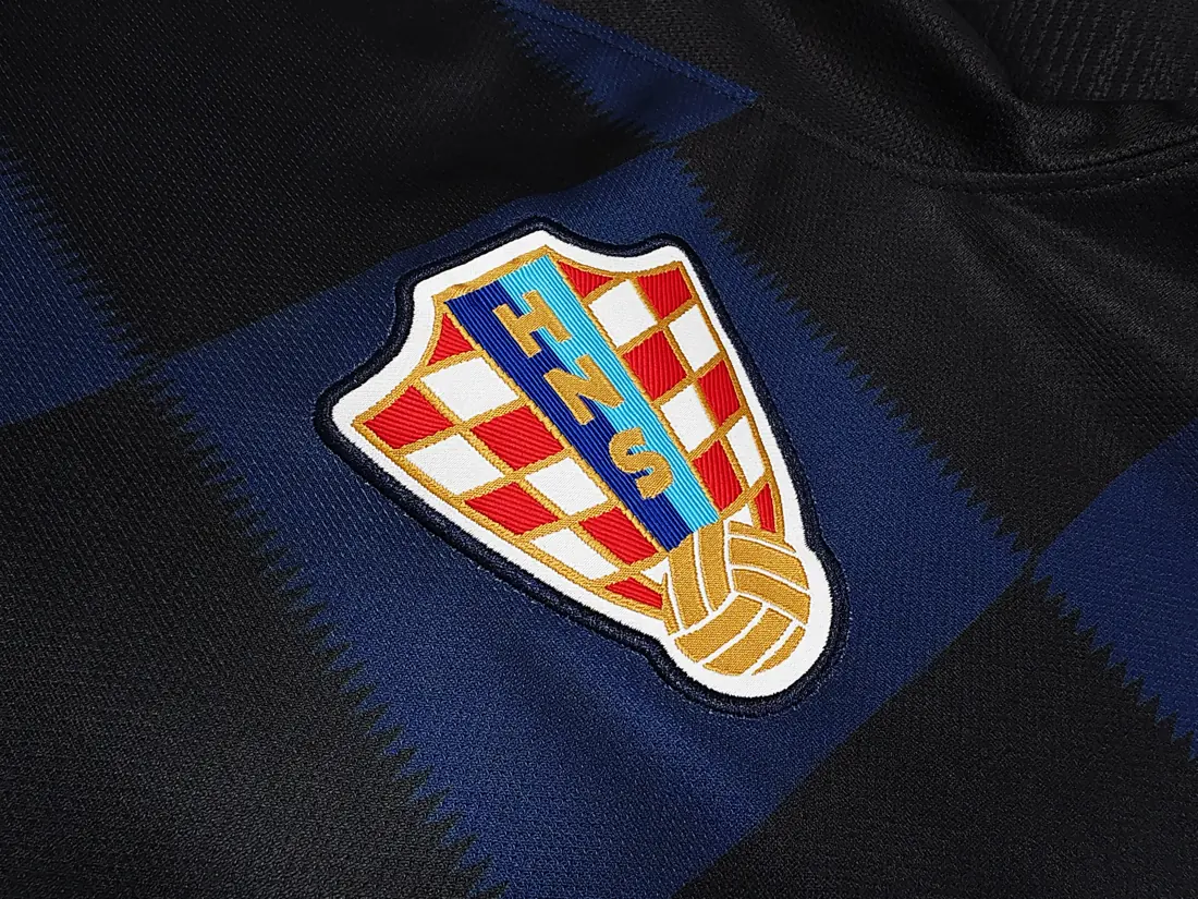 Foto 6 de Temporada 2018 Croacia camiseta retro visitante azul y negro 8A