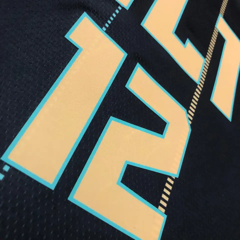 Foto 5 de Hornets, temporada 23, Edición City, número 12 Oubre