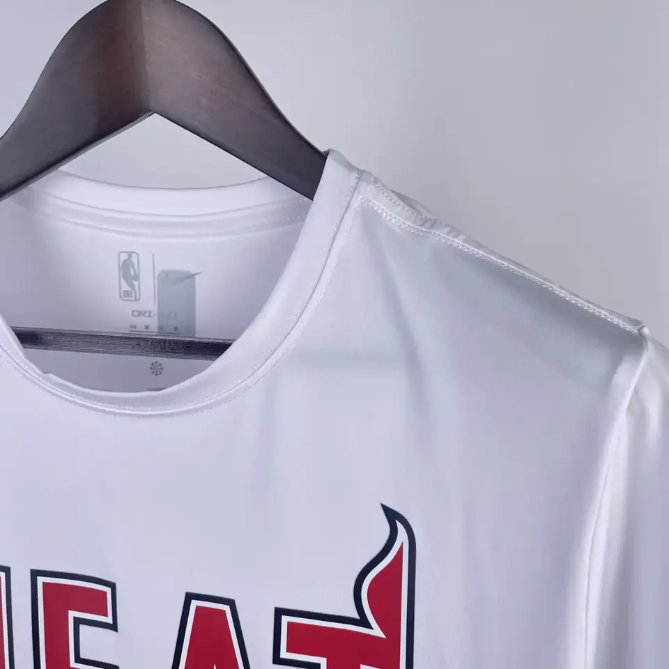 Foto 6 de Camiseta de secado rápido: temporada 23 Heat retro manga corta número 22 Butler