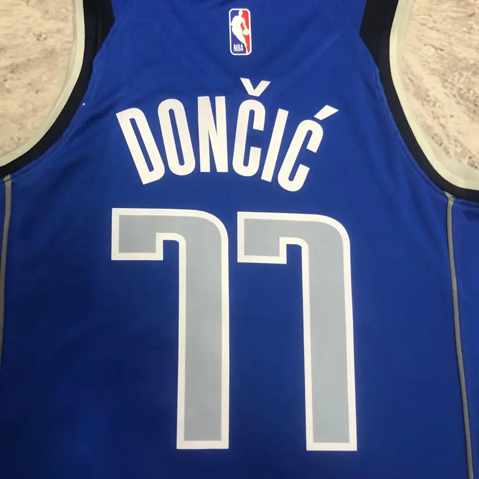 Foto 2 de Temporada 23 Mavericks azul nº 77 Doncic