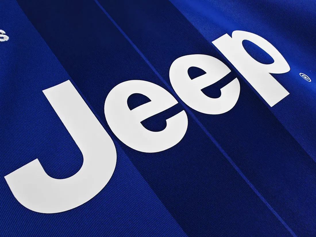 Foto 6 de Temporada 2016/17 Juventus visitante azul retro 8A