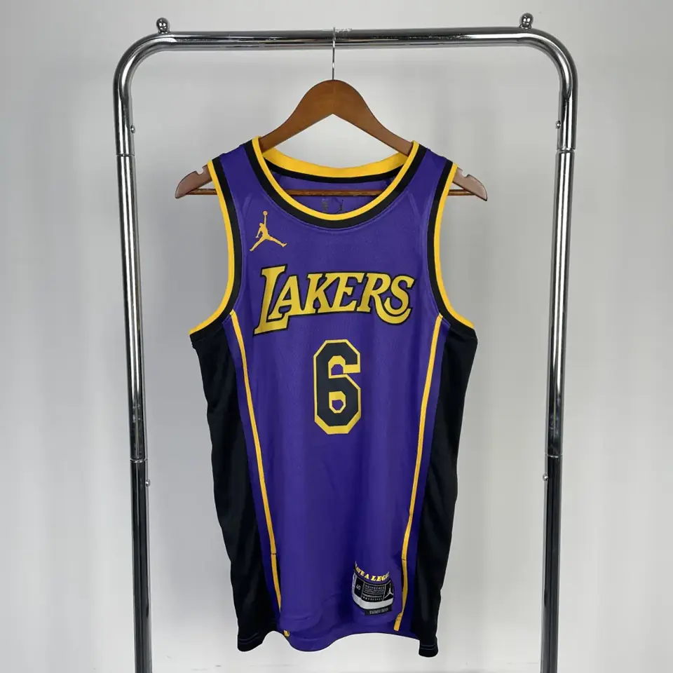 Foto 1 de Temporada 23 Lakers edición Jumpman número 6 James