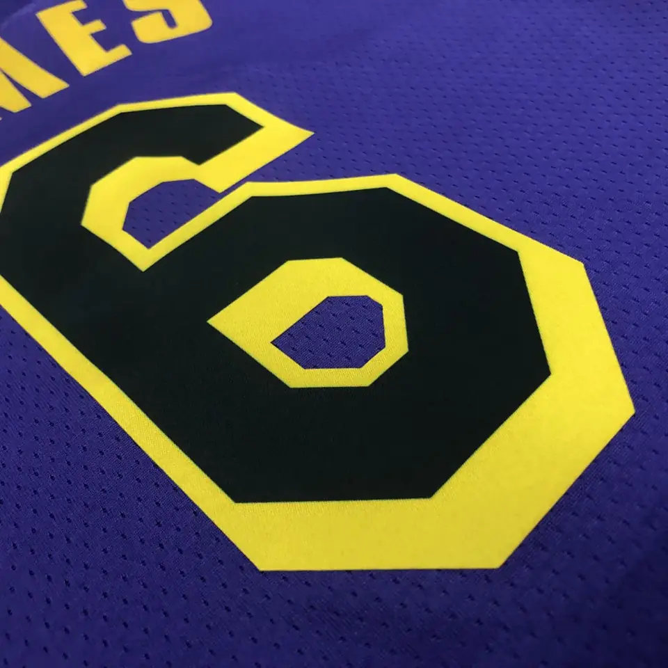 Foto 3 de Temporada 23 Lakers edición Jumpman número 6 James
