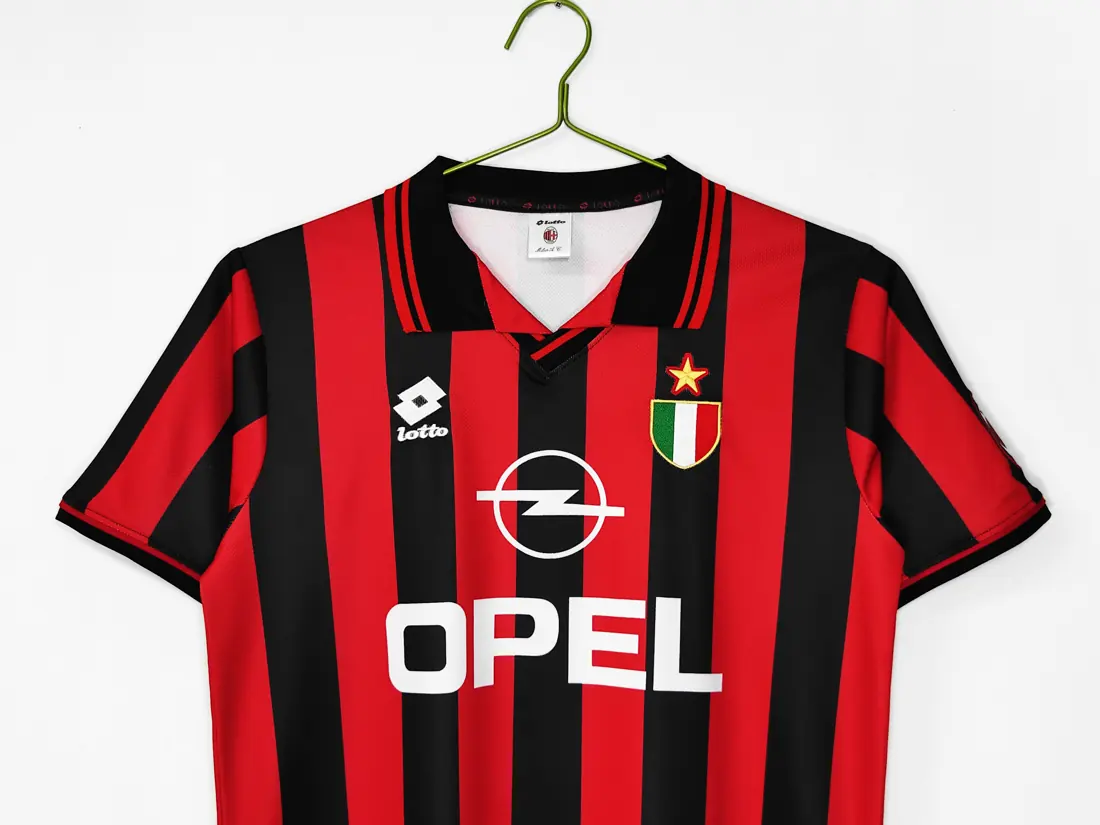 Foto 7 de Temporada 1996/97 AC Milán local (versión con escudo) 5 A