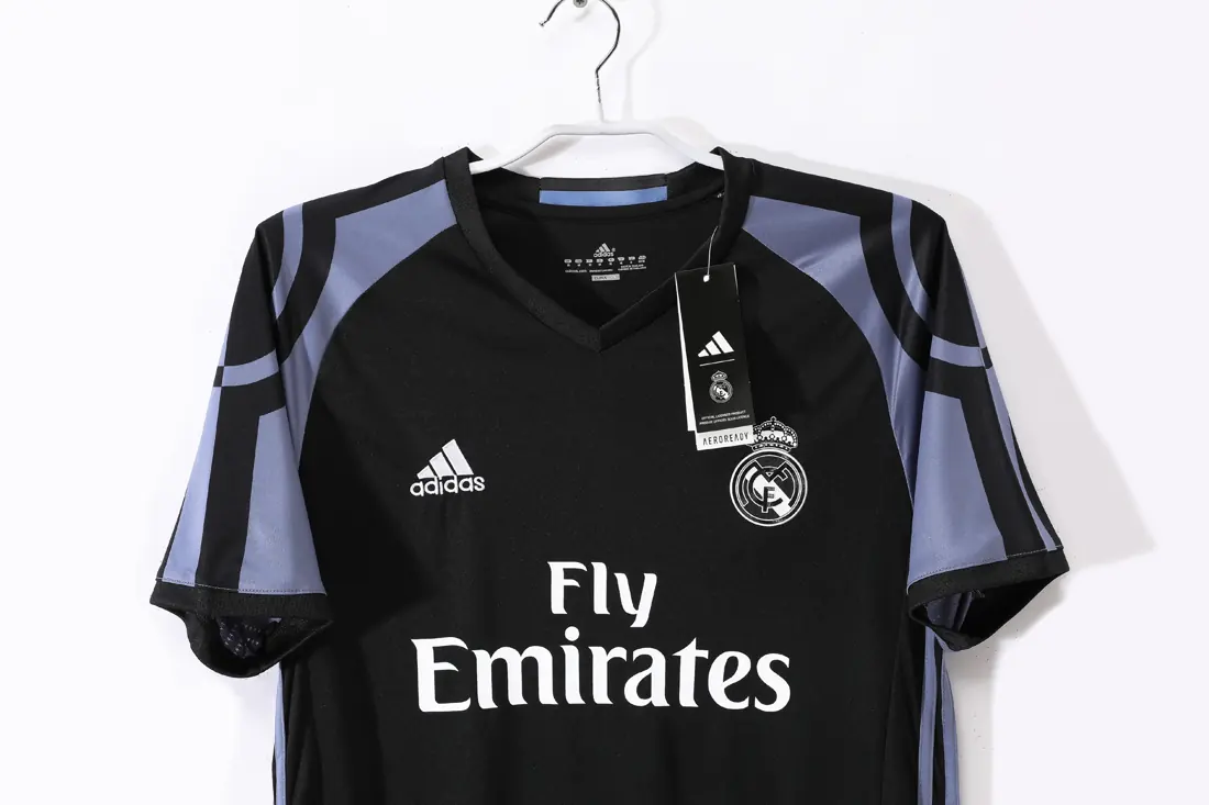 Foto 5 de Temporada 2016/17 Real Madrid tercera equipación 5A