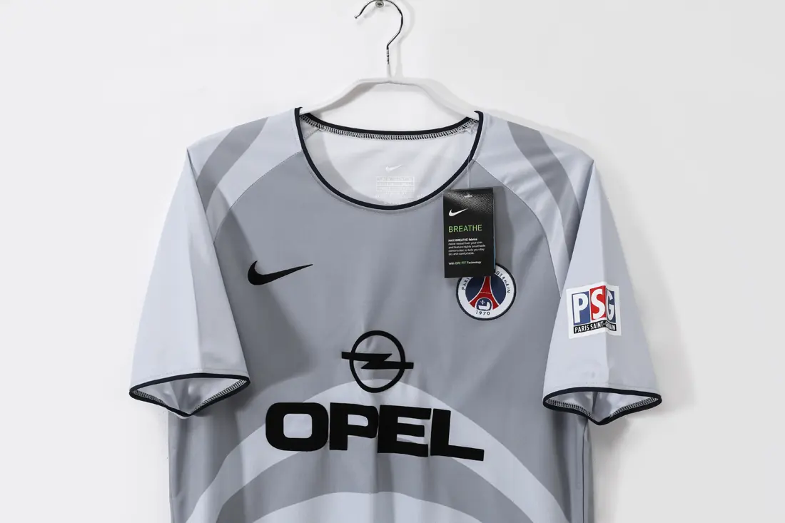 Foto 5 de Temporada 2001/02 Paris Saint-Germain visitante 8A